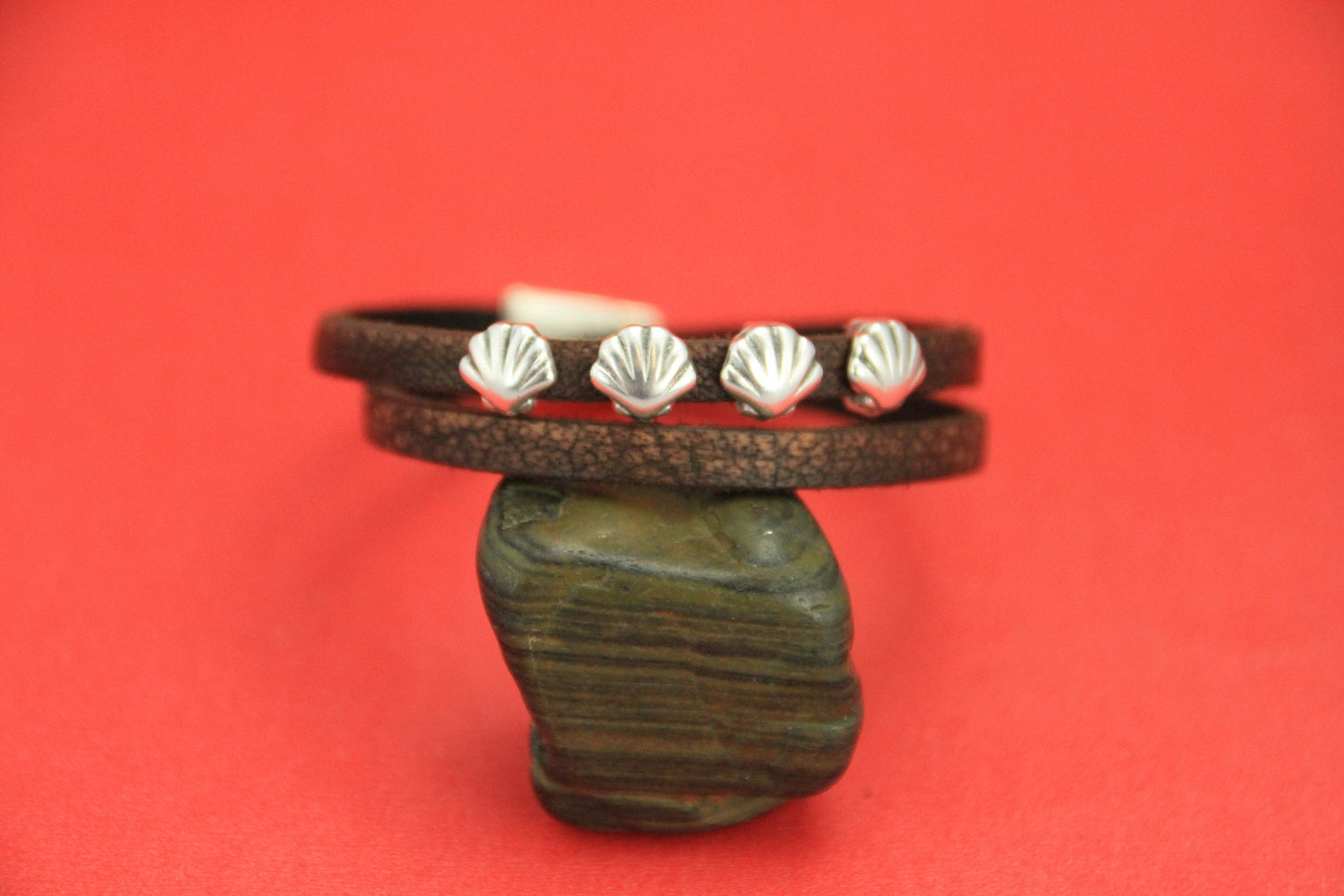 FS0372>>MADE in EUROPE 4 zamak seashell sliders, 5mm flat cord zamak tiny seashell sliders, zamak slider for 5mm cord Qty4