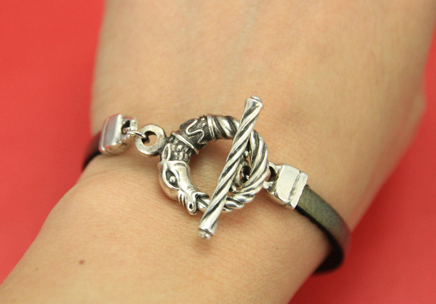 FC0317>>MADE in EUROPE zamak sea horse toggle clasp, 10mm or 5mm flat cord sea horse toggle clasp,(X2779S) Qty1