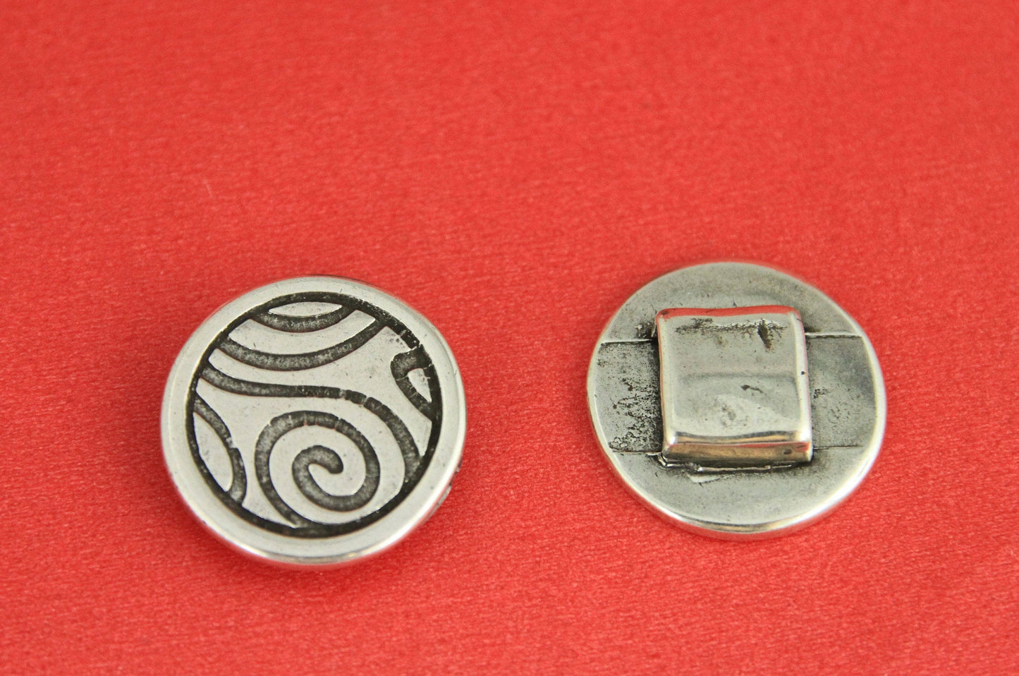 FS0355>>MADE in EUROPE 2 zamak round engraved sliders, 10mm flat cord sliders, 10mm leather cord sliders, (7538) Qty2