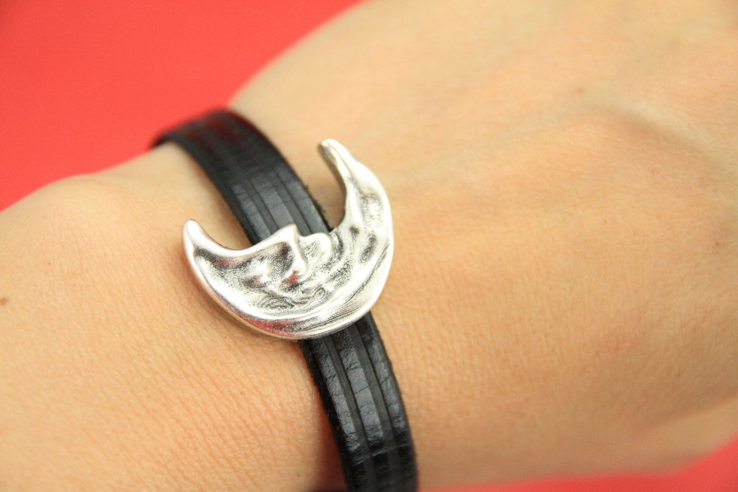 FS0359>>MADE in EUROPE zamak textured moon slider, 10mm flat cord moon slider, 10mm leather cord slider, (PA0009) Qty1