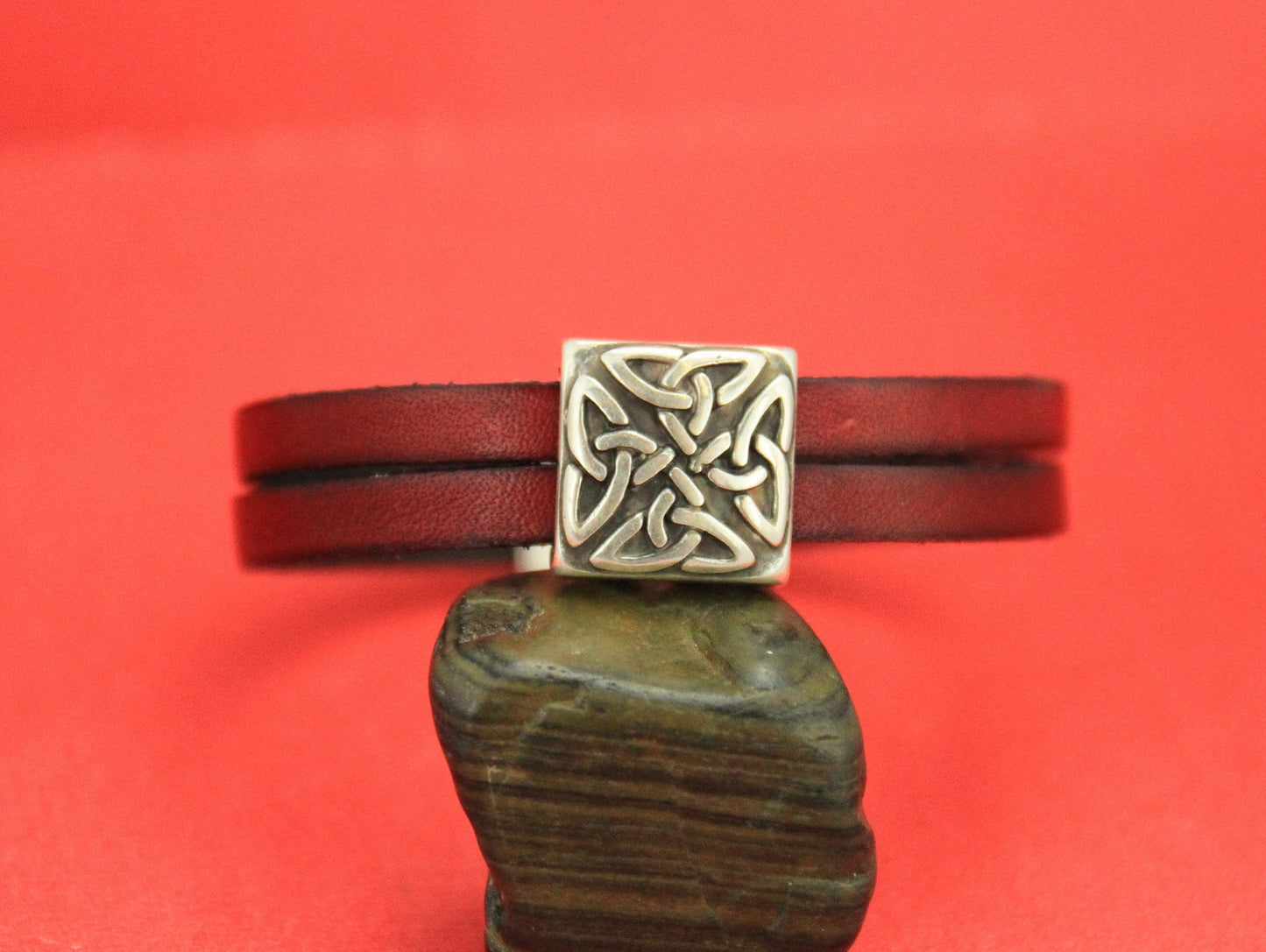 FS0379>>MADE in EUROPE 2 engraved sliders, 13mm flat leather cord zamak engraved slider, celtic knot sliders qty2