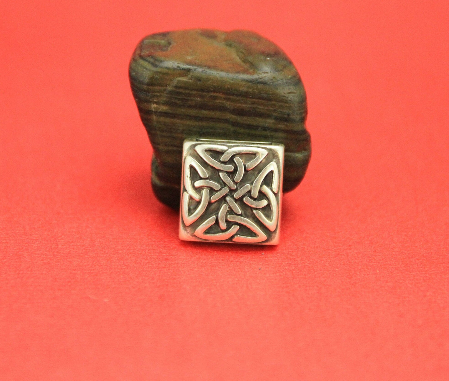 FS0379>>MADE in EUROPE 2 engraved sliders, 13mm flat leather cord zamak engraved slider, celtic knot sliders qty2