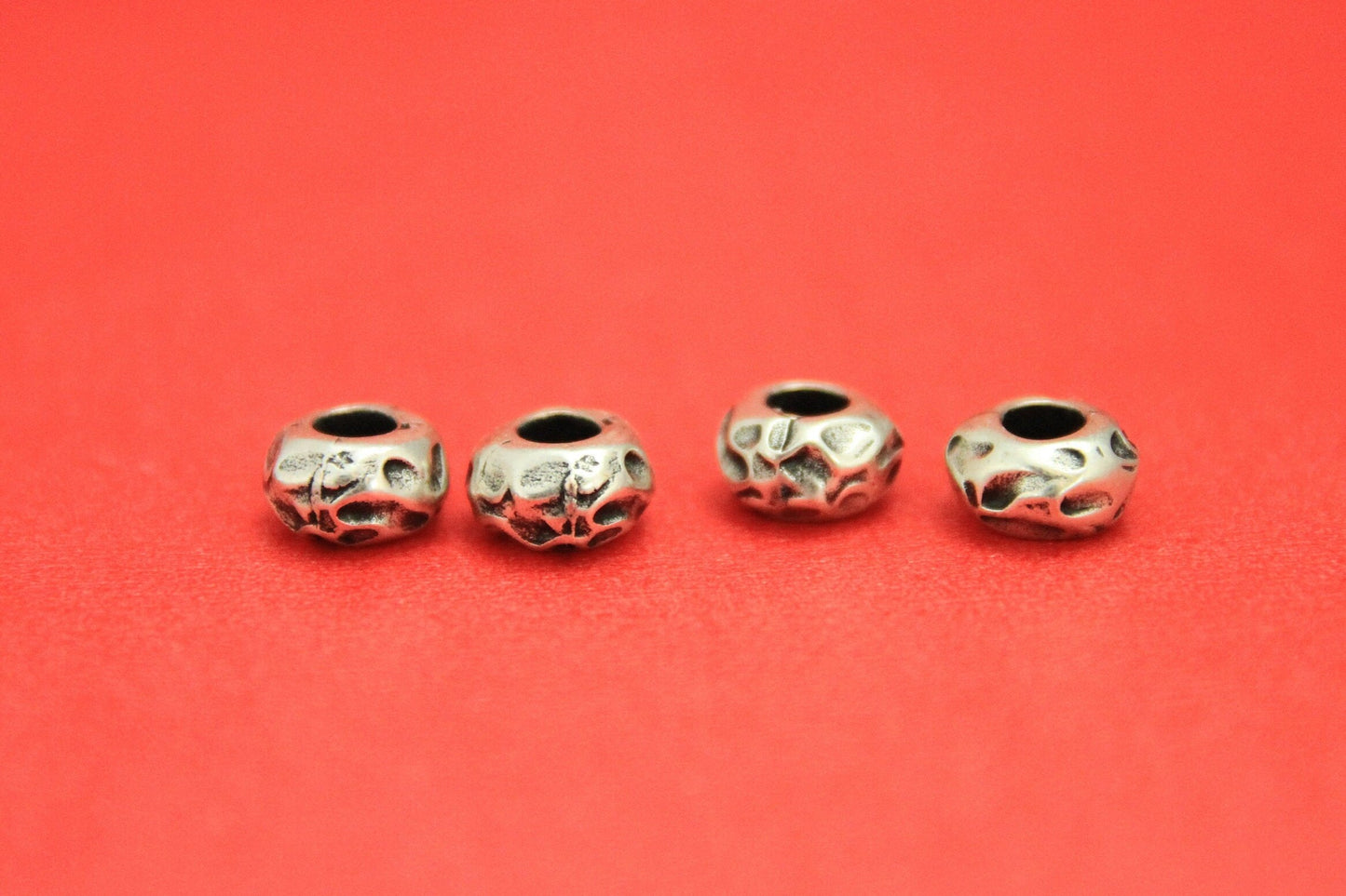 RS0032>>MADE in ZAMAK 6 rondelle beads, round silver beads, 4mm hammered zamak beads, zamak beads for 4mm round cord (BO-0054S)qty6