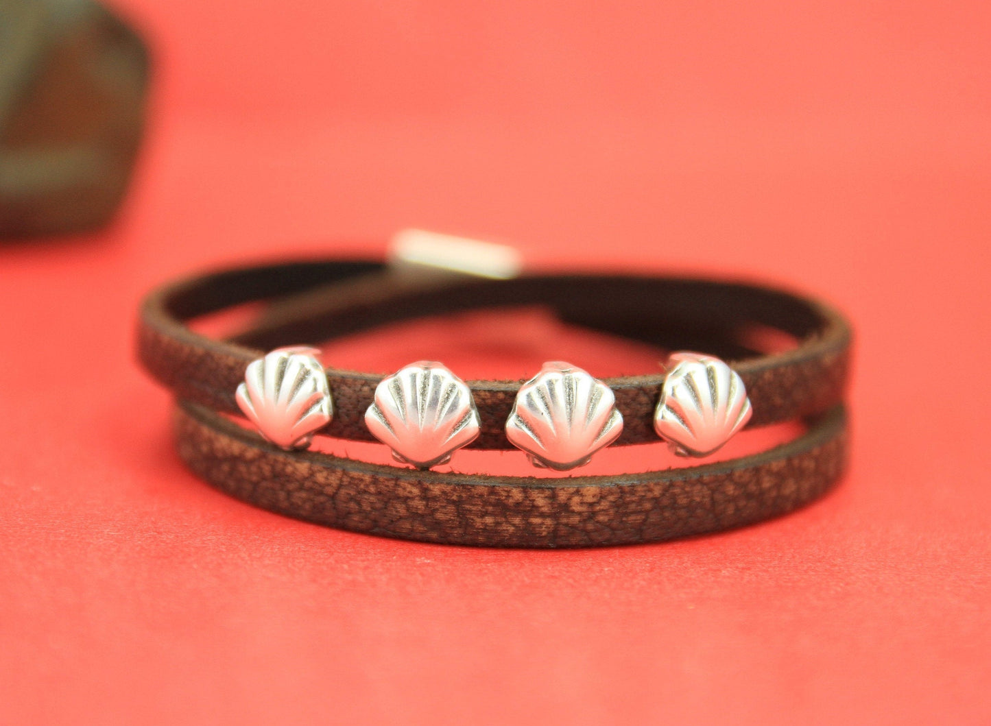 FS0372>>MADE in EUROPE 4 zamak seashell sliders, 5mm flat cord zamak tiny seashell sliders, zamak slider for 5mm cord Qty4