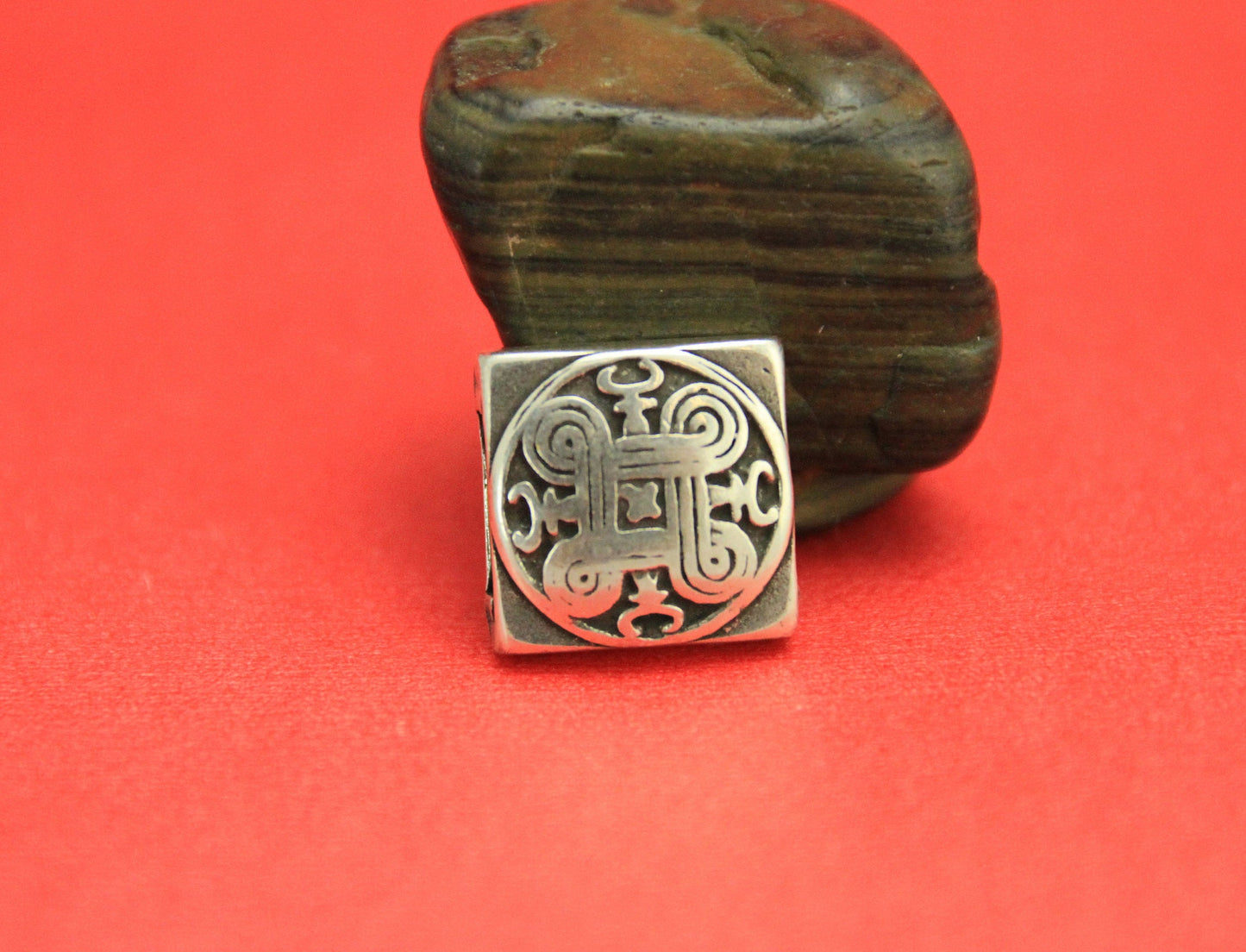 FS0387>> MADE IN EUROPE 2 zamak flat cord sliders, 10mm cord celtic knot sliders, qty2