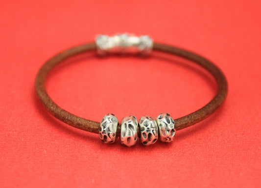 RS0032>>MADE in ZAMAK 6 rondelle beads, round silver beads, 4mm hammered zamak beads, zamak beads for 4mm round cord (BO-0054S)qty6
