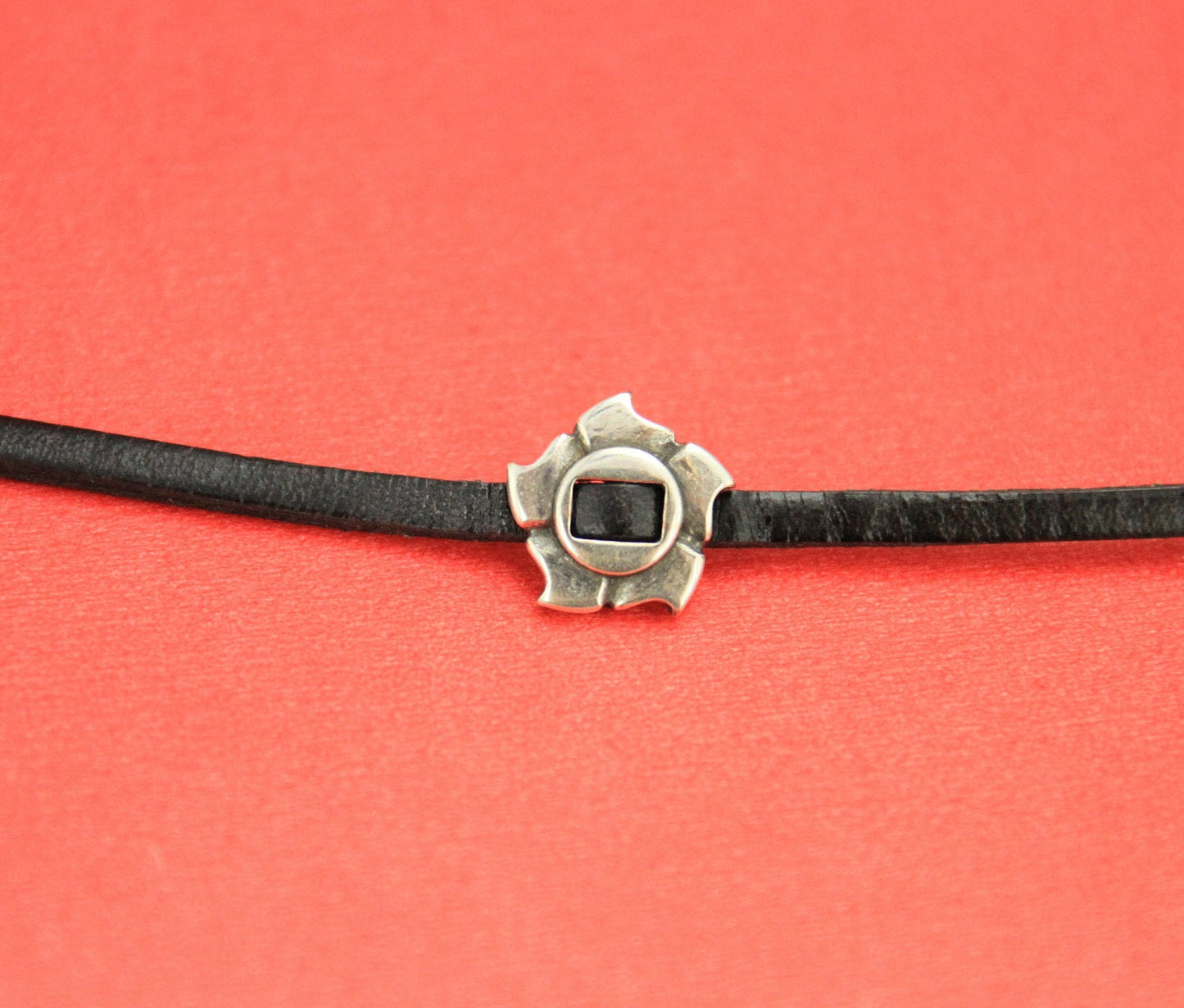 FS0384>>MADE IN EUROPE 2 zamak flower sliders, flat 3mm cord sliders, 3mm flat cord flower sliders, Qty2