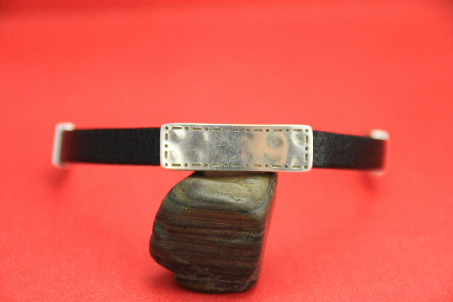 C0133>>MADE in EUROPE hammered zamak connector, 10mm cord connector, flat 10mm leather cord connector (Qty 1)