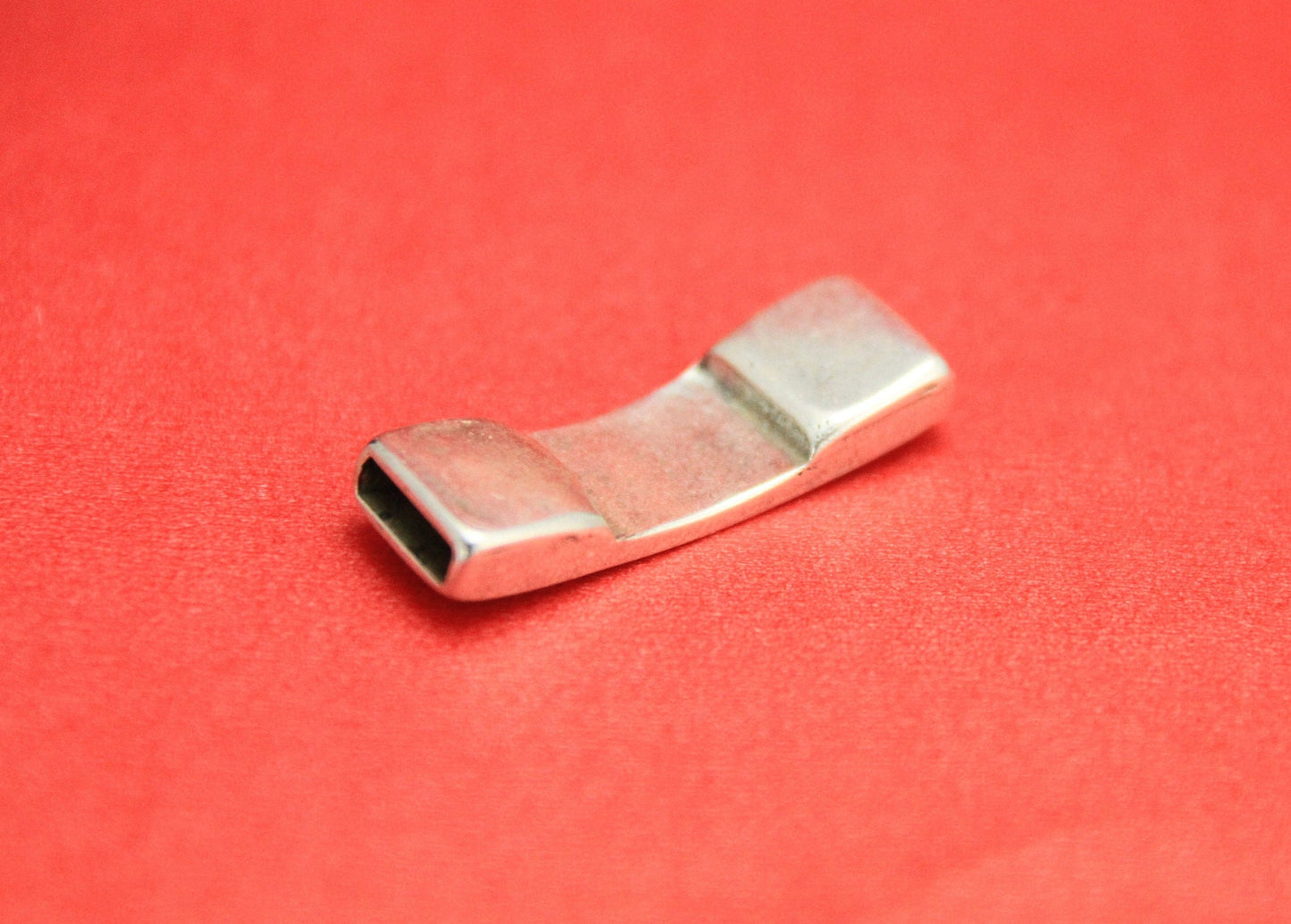 C0133>>MADE in EUROPE hammered zamak connector, 10mm cord connector, flat 10mm leather cord connector (Qty 1)