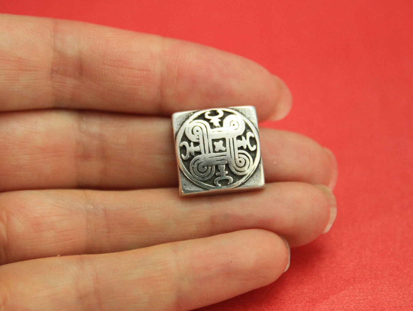 FS0387>> MADE IN EUROPE 2 zamak flat cord sliders, 10mm cord celtic knot sliders, qty2