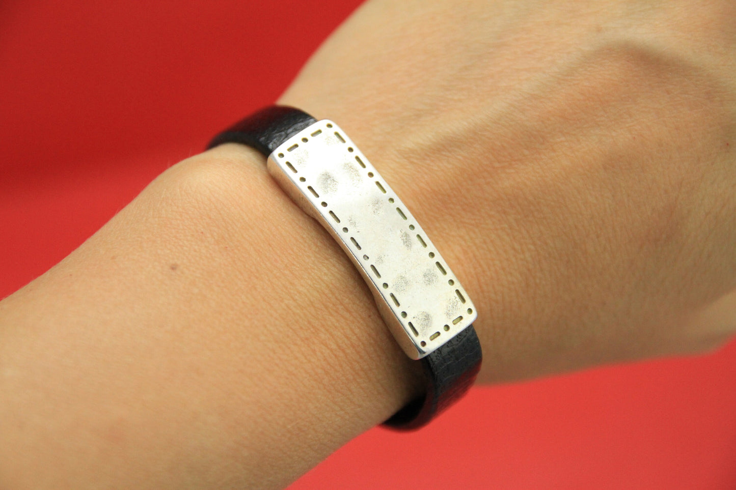 C0133>>MADE in EUROPE hammered zamak connector, 10mm cord connector, flat 10mm leather cord connector (Qty 1)