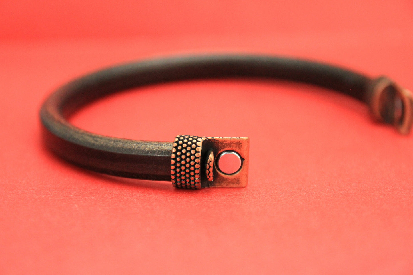LC0013>>MADE in EUROPE zamak clasp, beaded licorice clasp, 10x6mm cord clasp, licorice clasp, Qty1
