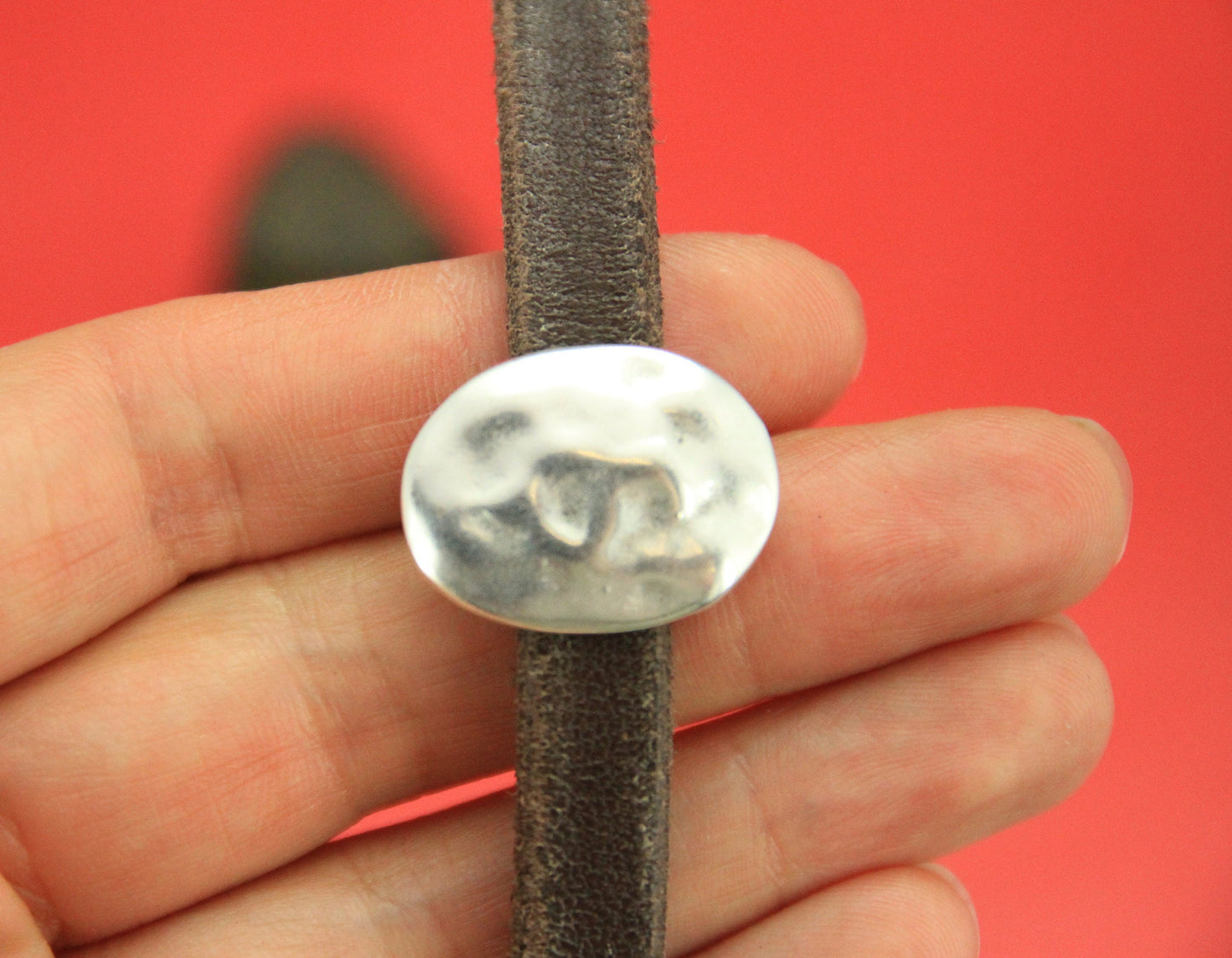 FS0407>>MADE in EUROPE 2 zamak oval hammered sliders, 10mm flat cord slider, 10mm leather cord slider, zamak sliders, Qty2