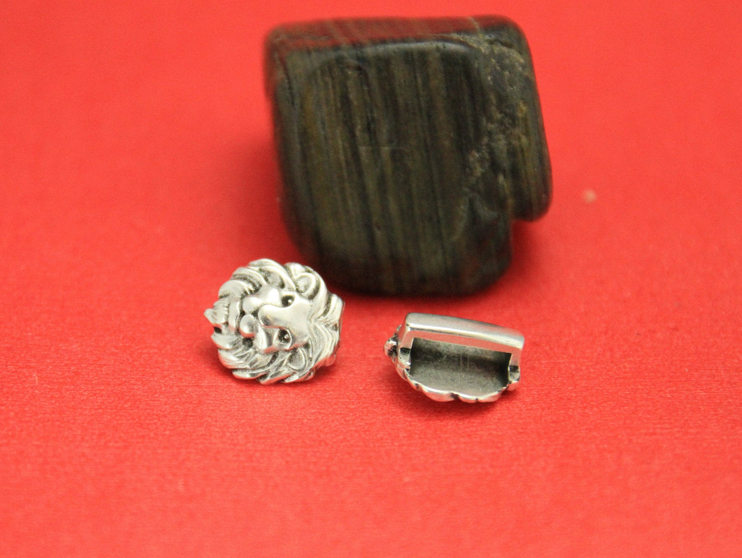FS0408>>MADE in EUROPE 2 zamak lion sliders, 10mm flat cord sliders, 10mm leather cord lion sliders, zamak sliders, Qty2
