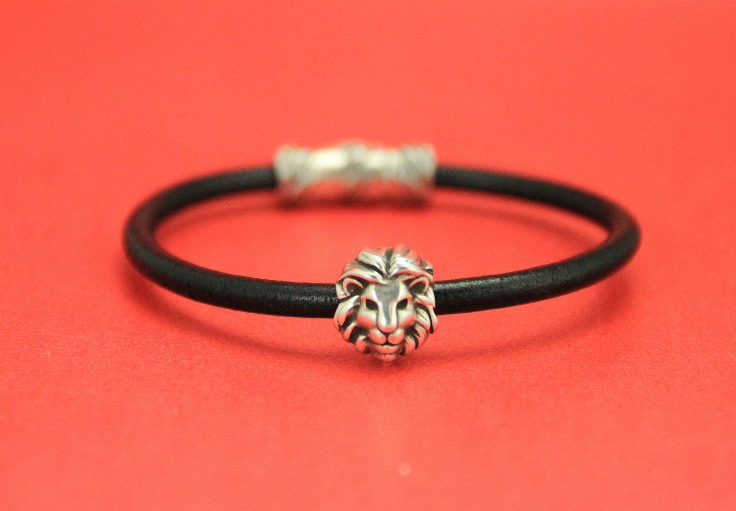 RS0043>>MADE in EUROPE 2 zamak lion  beads, Lion 4mm beads, 4mm cord beads, qty2
