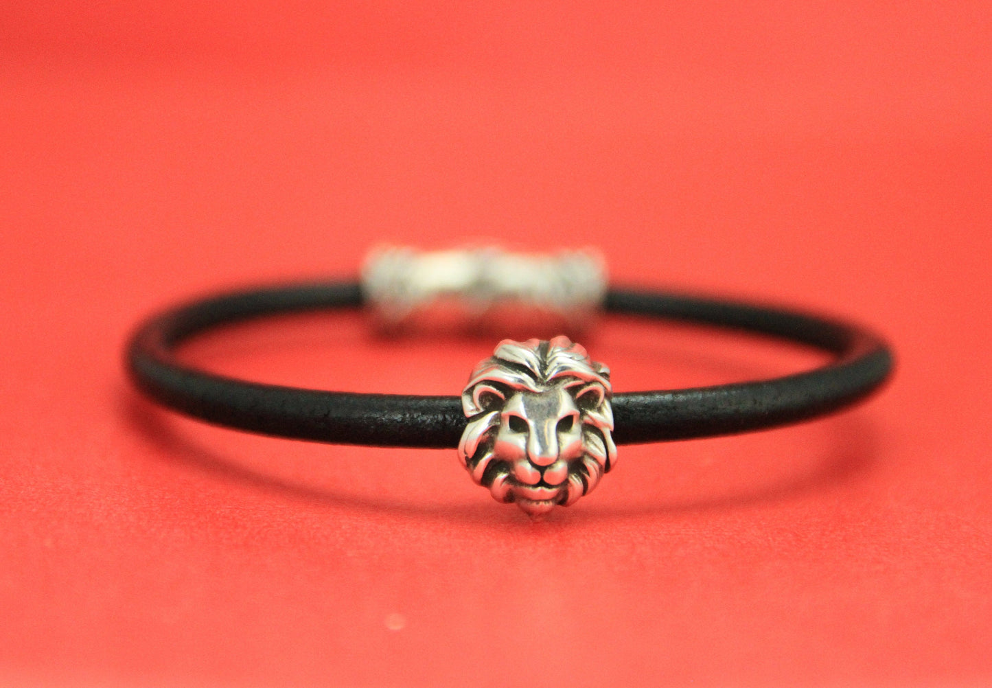 RS0043>>MADE in EUROPE 2 zamak lion  beads, Lion 4mm beads, 4mm cord beads, qty2