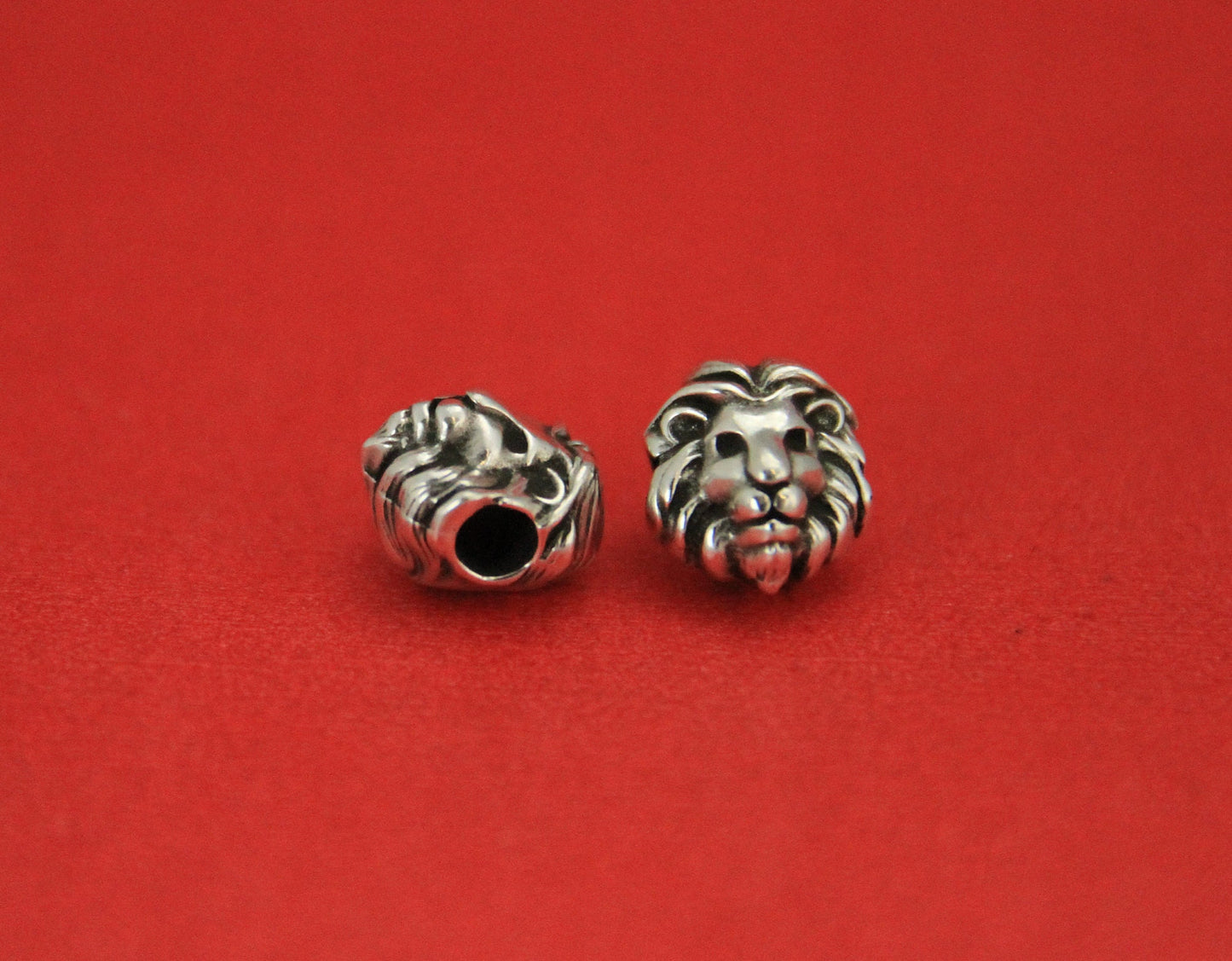 RS0043>>MADE in EUROPE 2 zamak lion  beads, Lion 4mm beads, 4mm cord beads, qty2