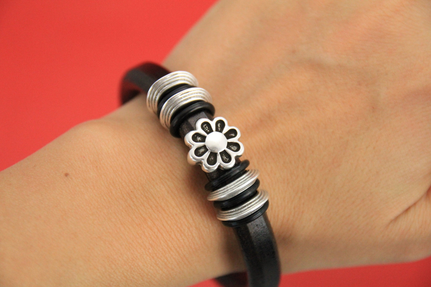 LS0043>>MADE IN EUROPE 5 zamak ring sliders, licorice ring slider, 10x6mm  sliders, silver ring sliders, Qty5