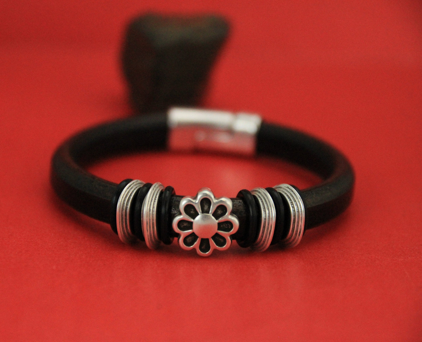 LS0041>>MADE IN EUROPE 2 zamak flower sliders, licorice flower slider, silver flower sliders, Qty2