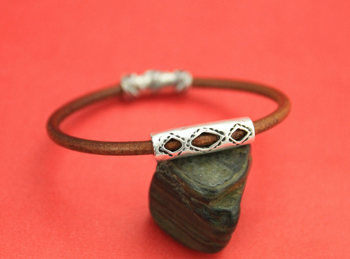 RS0051>>MADE IN EUROPE 2 zamak engraved sliders, zamak 4mm engraved tube, 4mm leather cor tube slider, Qty2