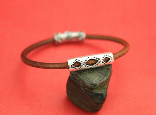 RS0051>>MADE IN EUROPE 2 zamak engraved sliders, zamak 4mm engraved tube, 4mm leather cor tube slider, Qty2