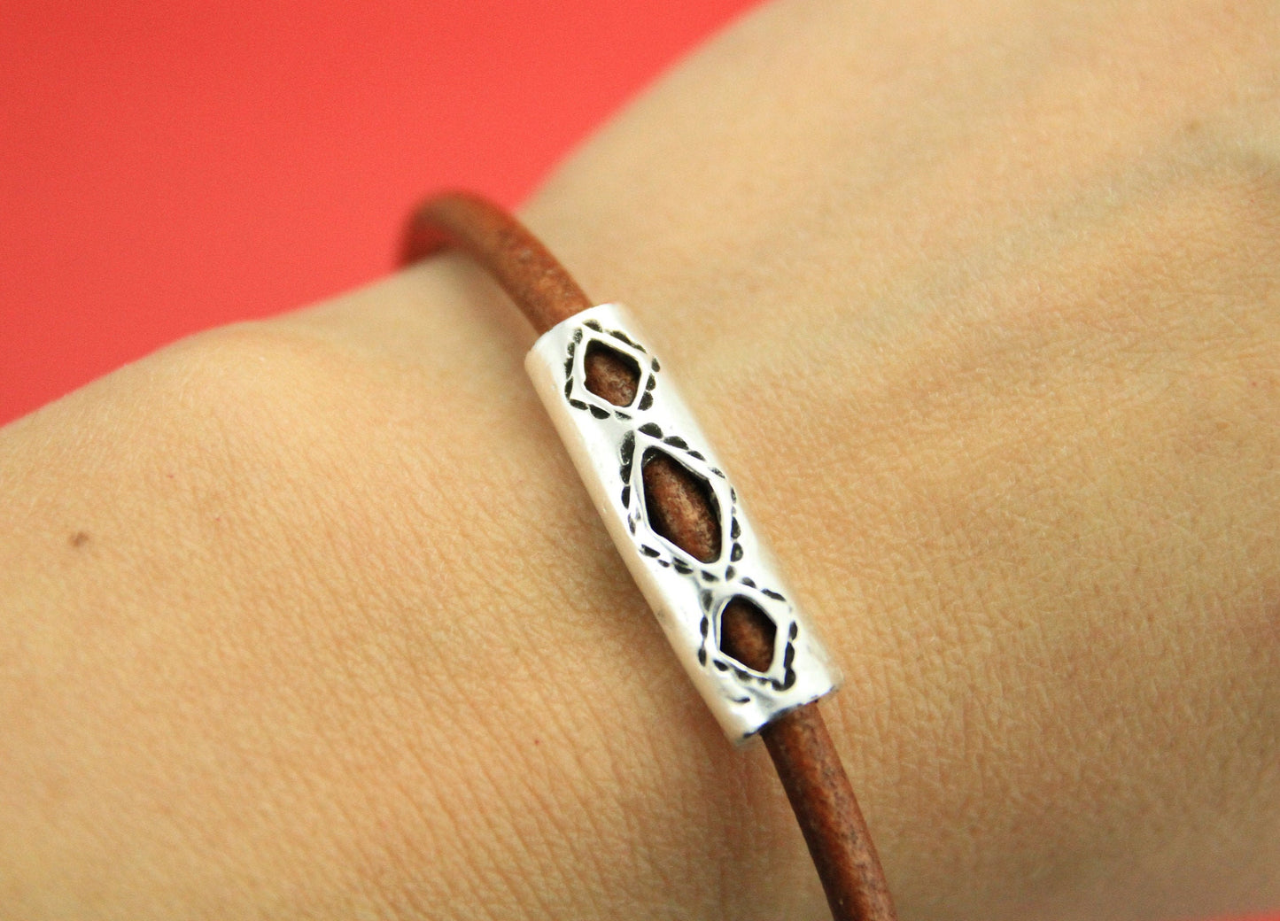 RS0051>>MADE IN EUROPE 2 zamak engraved sliders, zamak 4mm engraved tube, 4mm leather cor tube slider, Qty2