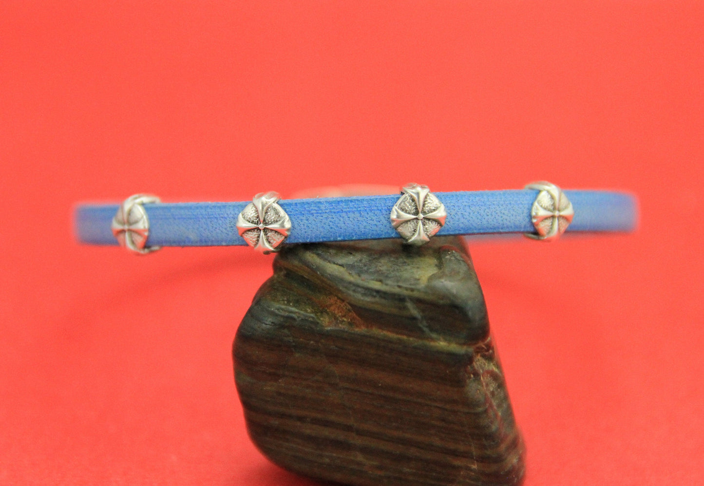FS0423>>MADE in EUROPE 4 zamak cross sliders, 5mm flat cord zamak tiny embossed cross sliders, zamak  slider for 5mm cord, Qty4