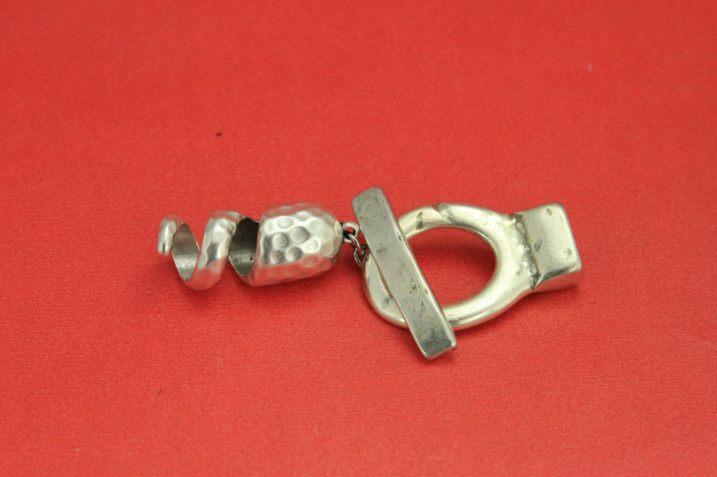 RC0161>>MADE in EUROPE zamak toggle clasp, hammered toggle clasp, Qty1
