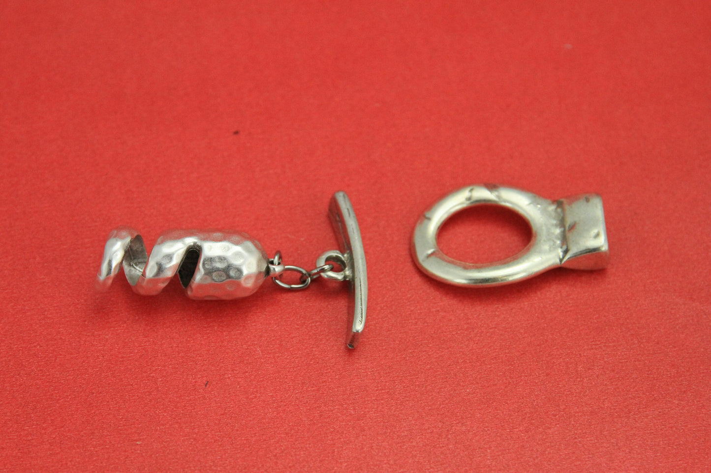 RC0161>>MADE in EUROPE zamak toggle clasp, hammered toggle clasp, Qty1