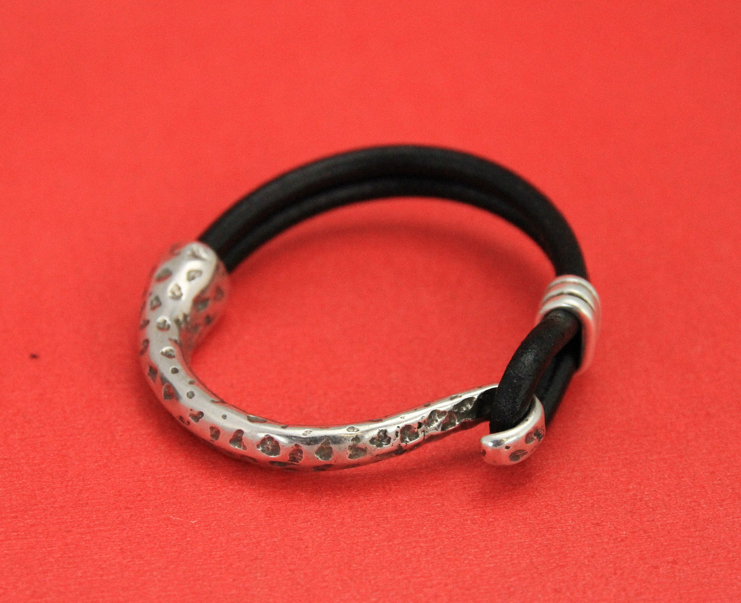 B0064>>MADE in EUROPE zamak half bracelet, hammered half bracelet, zamak bracelet component (ABLZ18) Qty1
