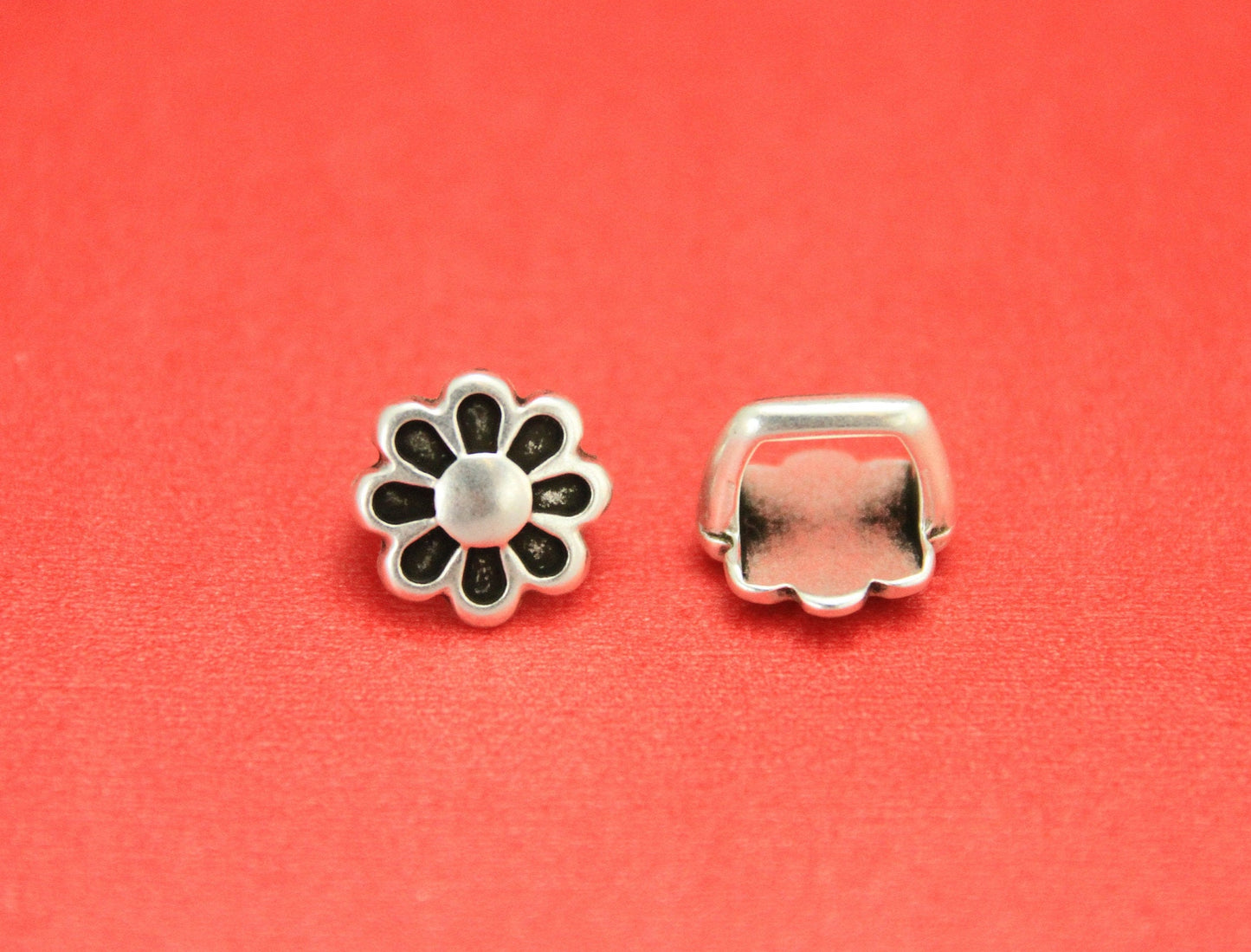 LS0041>>MADE IN EUROPE 2 zamak flower sliders, licorice flower slider, silver flower sliders, Qty2