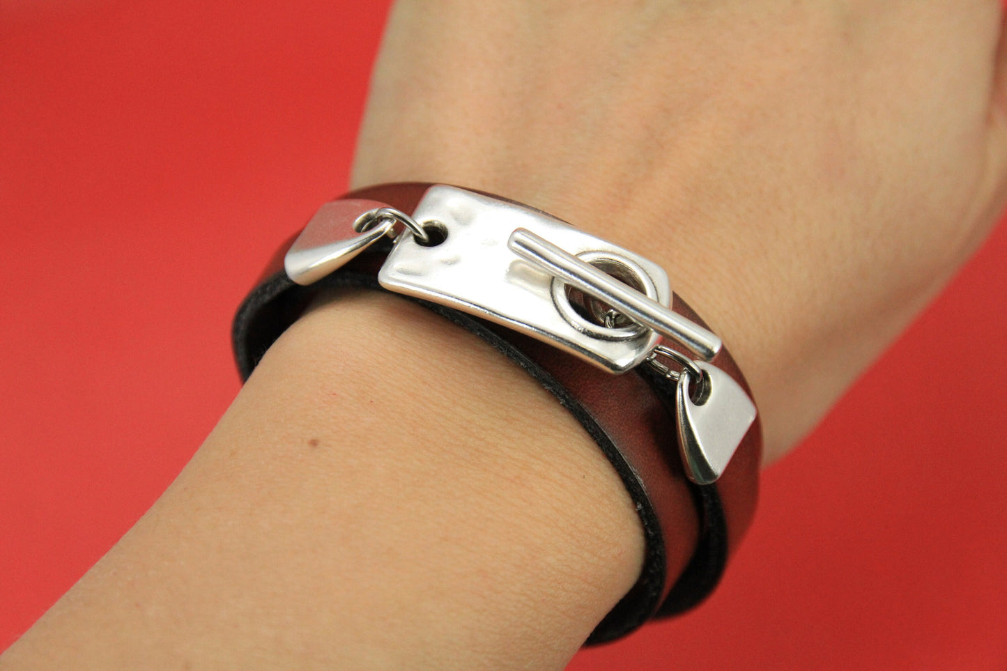 FC0343>>MADE in EUROPE zamak 10mm flat cord clasp, hammered toggle clasp, zamak 10mm clasp, Qty1