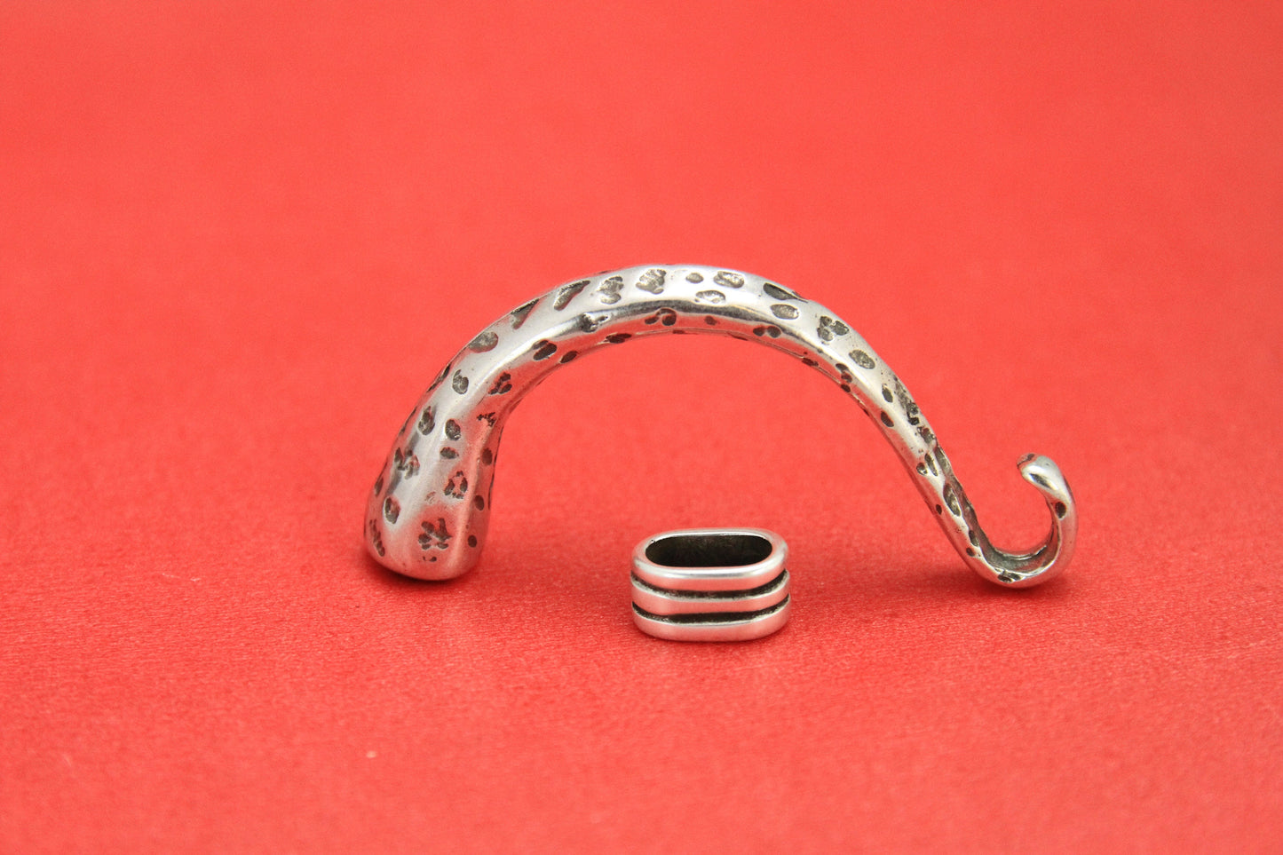 B0064>>MADE in EUROPE zamak half bracelet, hammered half bracelet, zamak bracelet component (ABLZ18) Qty1