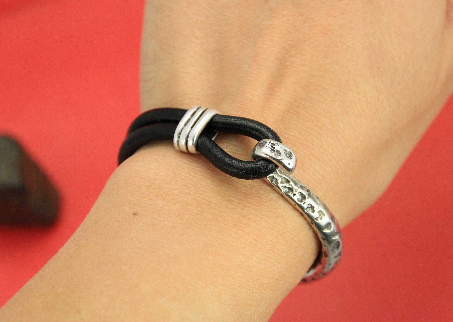 B0064>>MADE in EUROPE zamak half bracelet, hammered half bracelet, zamak bracelet component (ABLZ18) Qty1