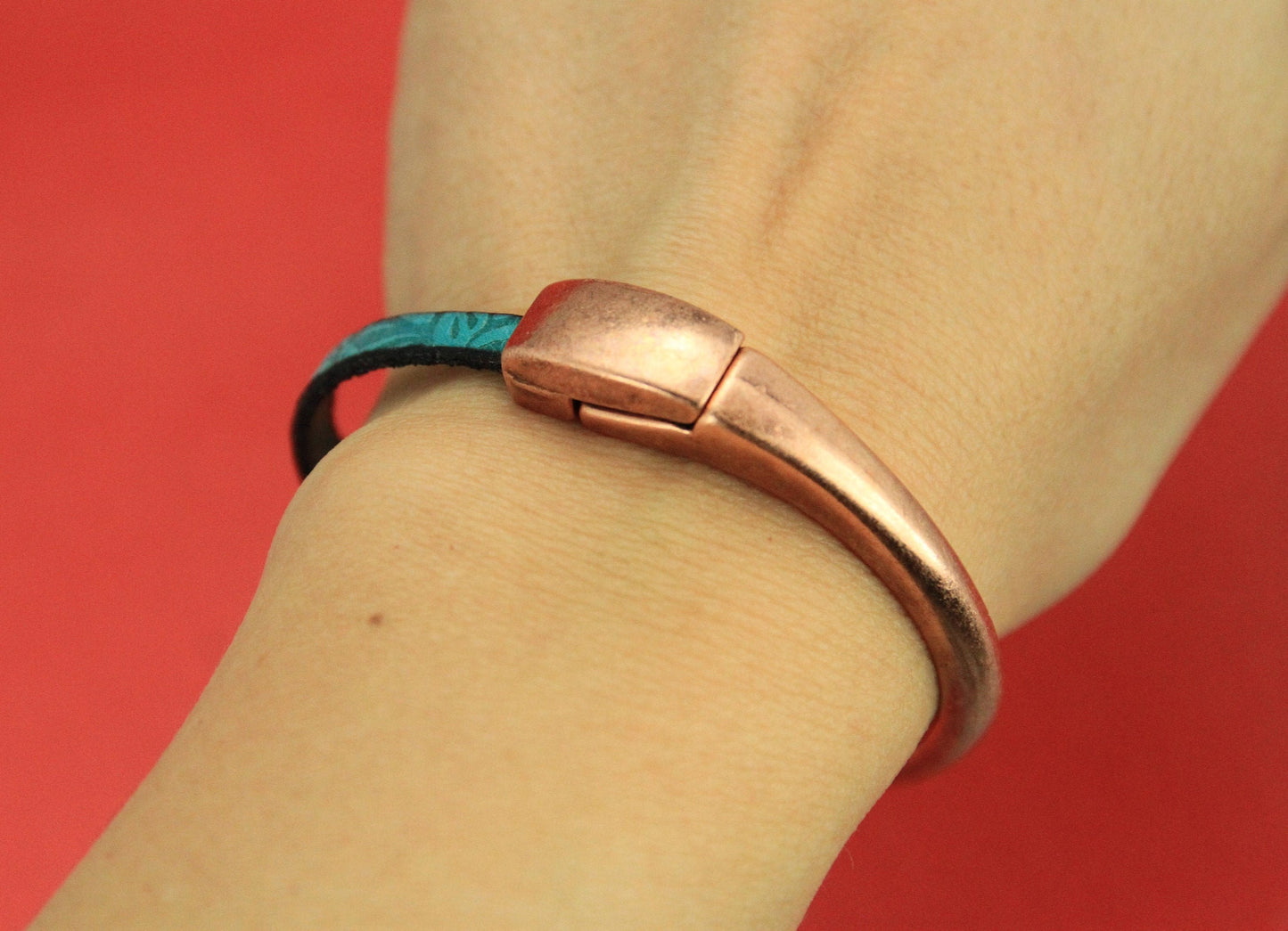 B0073>>MADE IN EUROPE zamak half bracelet, half cuff, half bracelet for flat 5mm leather cord, Qty1