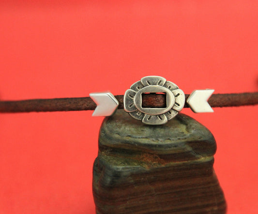 FS0444>>MADE in EUROPE 4 zamak arrow sliders for 3mm cord, flat leather cord slider, zamak arrow flat sliders, qty4