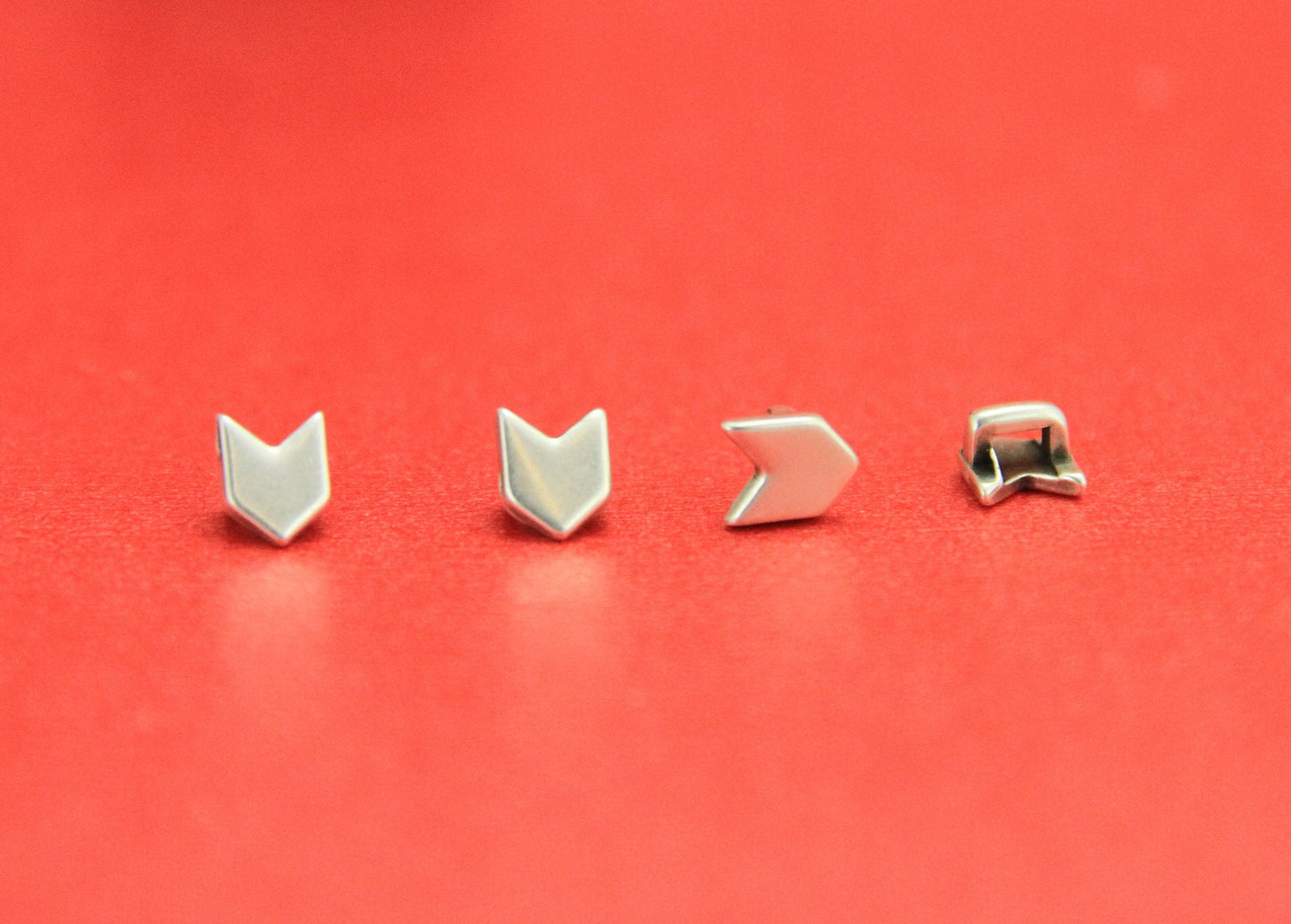 FS0444>>MADE in EUROPE 4 zamak arrow sliders for 3mm cord, flat leather cord slider, zamak arrow flat sliders, qty4