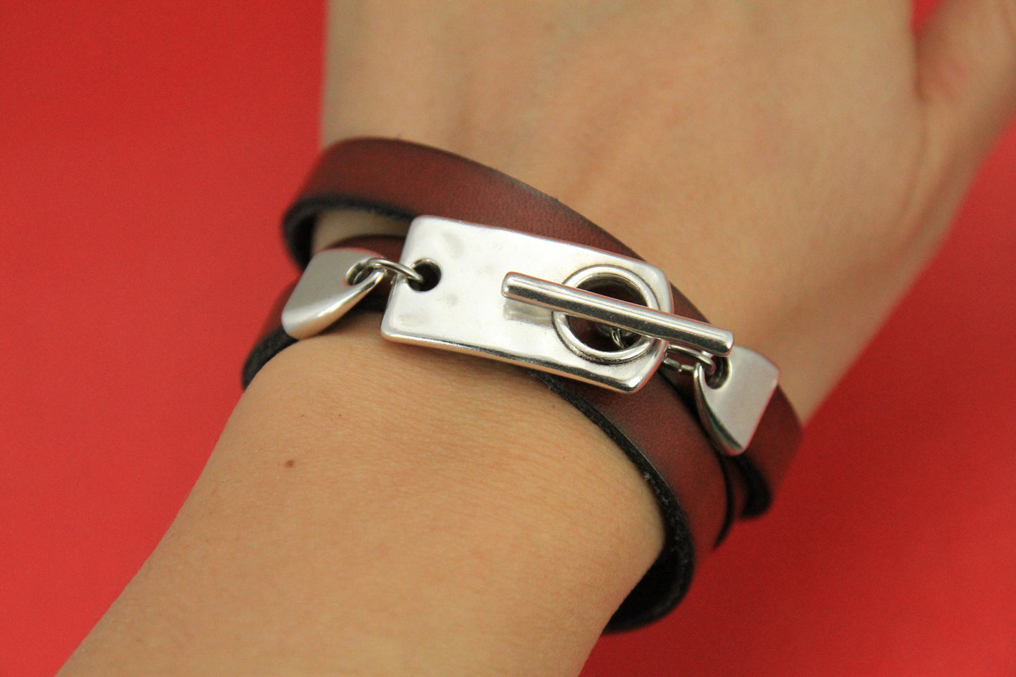 FC0343>>MADE in EUROPE zamak 10mm flat cord clasp, hammered toggle clasp, zamak 10mm clasp, Qty1