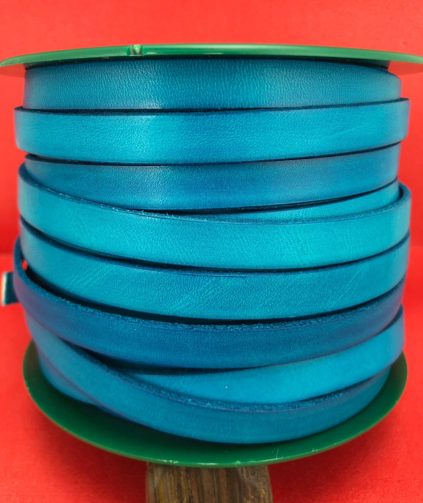 MADE in EUROPE 24" flat leather cord, 10mm turquoise leather cord, genuine leather cord (MARF10TURINT)