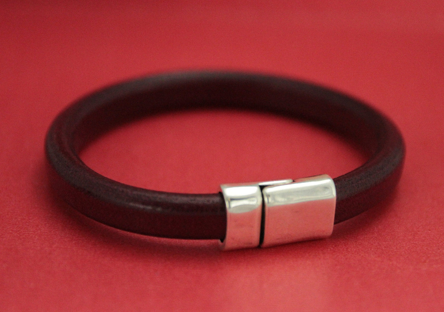 LC0001>>MADE in EUROPE zamak clasp for licorice cord, slightly hammered clasp, zamak  clasp,  10x6mm  clasp, Qty1