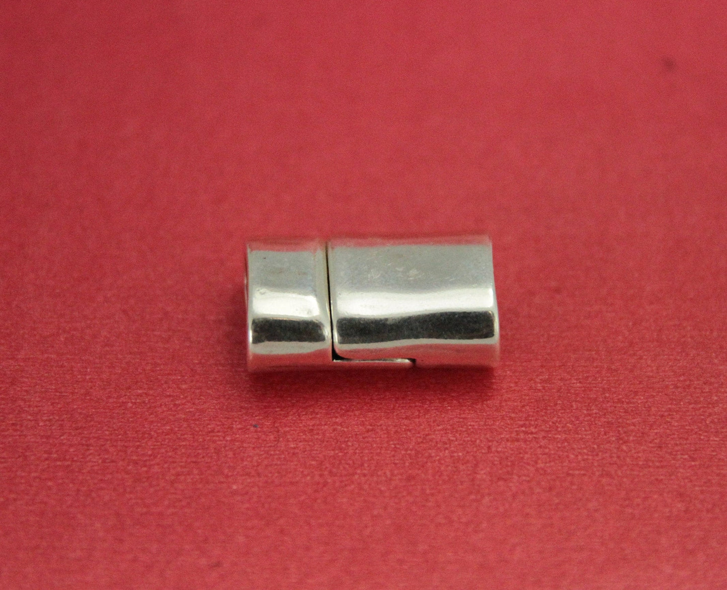 LC0001>>MADE in EUROPE zamak clasp for licorice cord, slightly hammered clasp, zamak  clasp,  10x6mm  clasp, Qty1