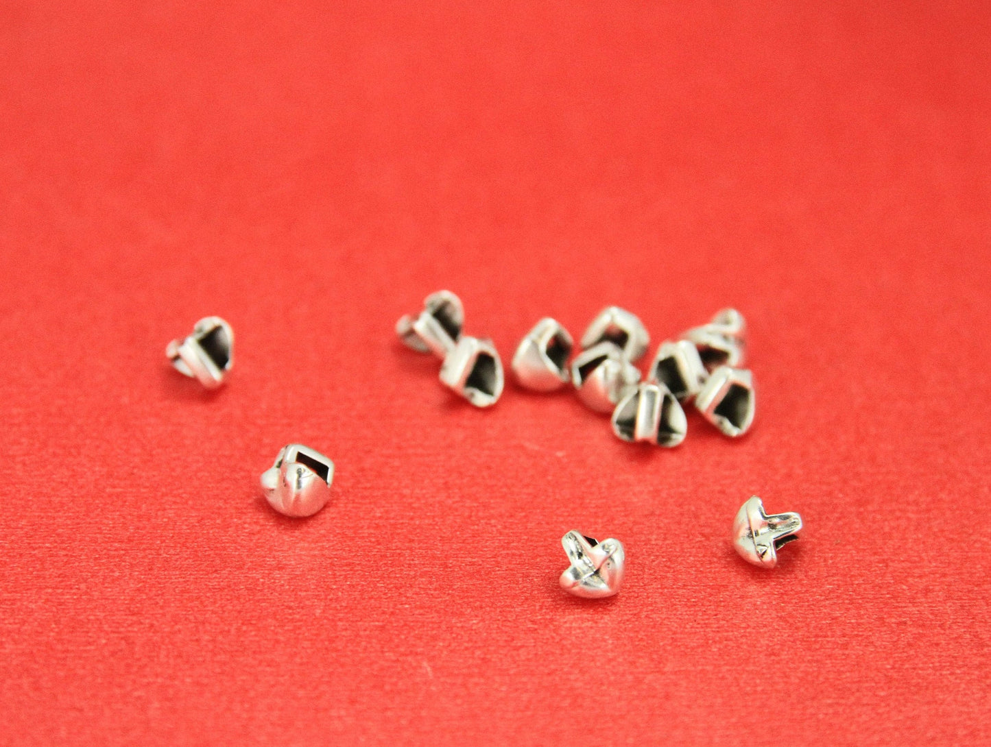 FS0448>>MADE IN EUROPE 4 zamak heart sliders, flat 3mm cord heart sliders, 3mm flat cord sliders. Qty4