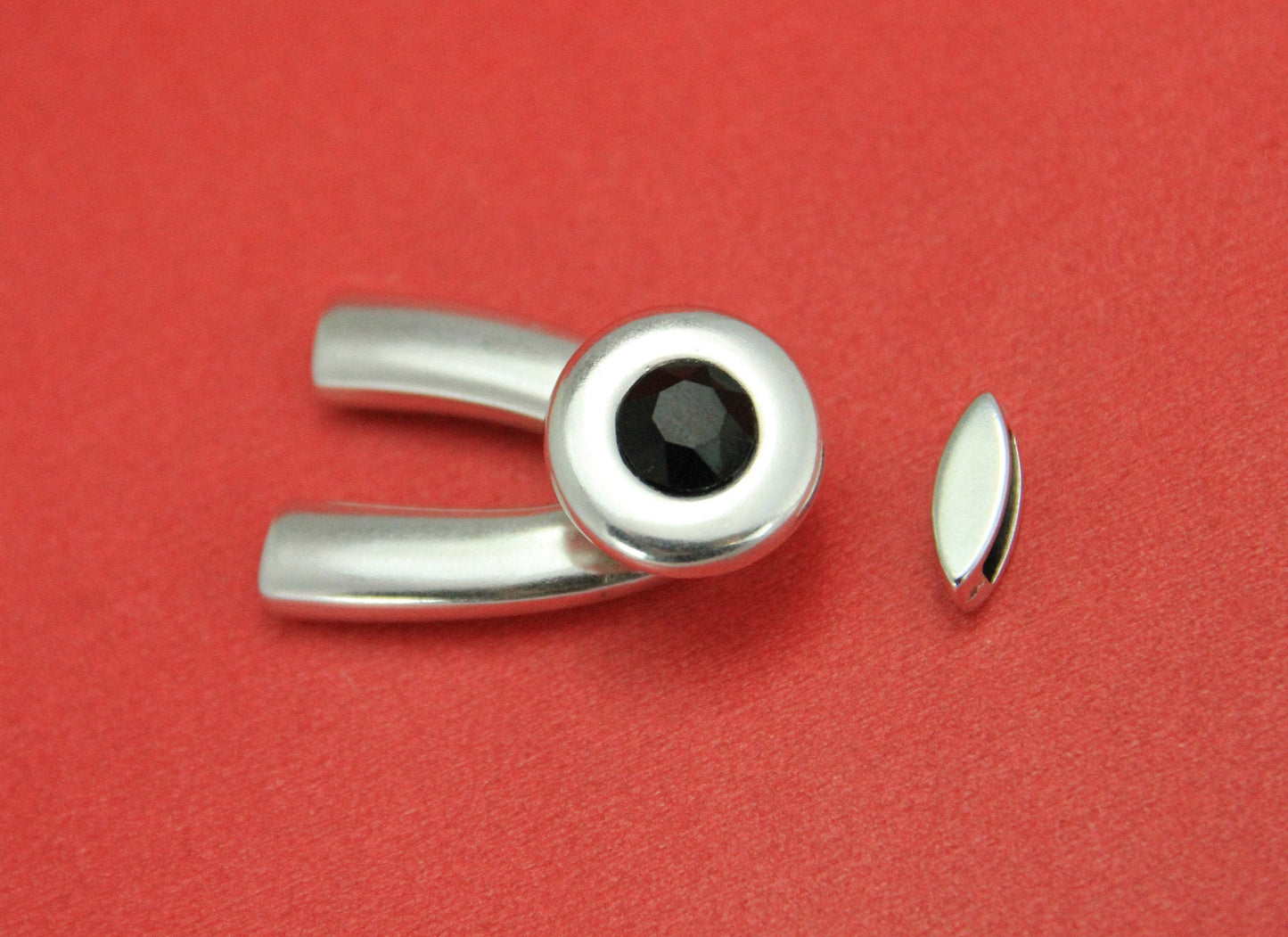 B0065>>MADE in EUROPE zamak Swarovski crystal clasp with slider,5mm flat cord wish bone clasp,U clasp with Swarovski crystal (PF9136) 1set