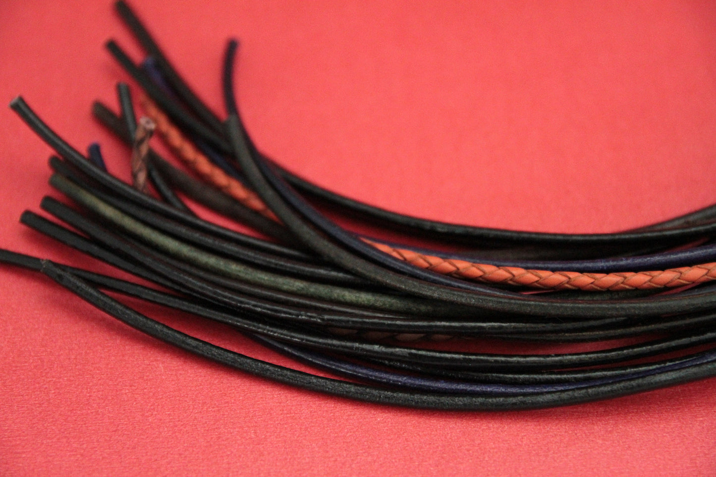 Precut10>> 2mm pre-cut round leather cord color mix