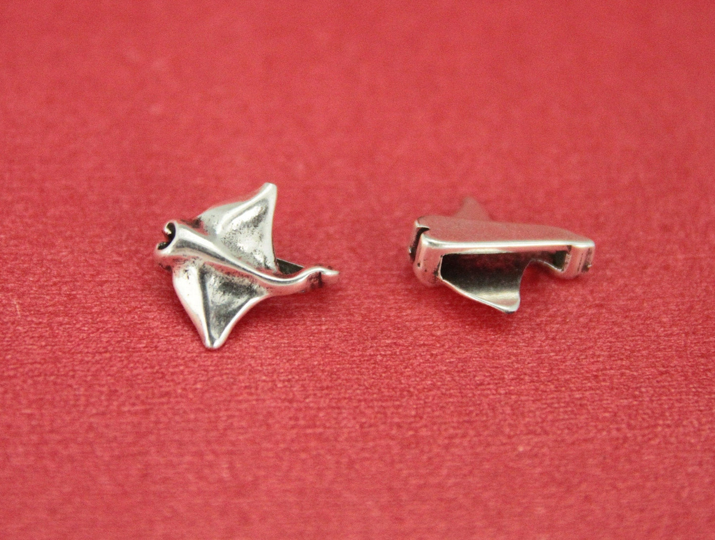 FS0453>>MADE IN EUROPE 2 zamak stingray fish sliders, sliders for flat cord, 10mm flat cord fish slider Qty2