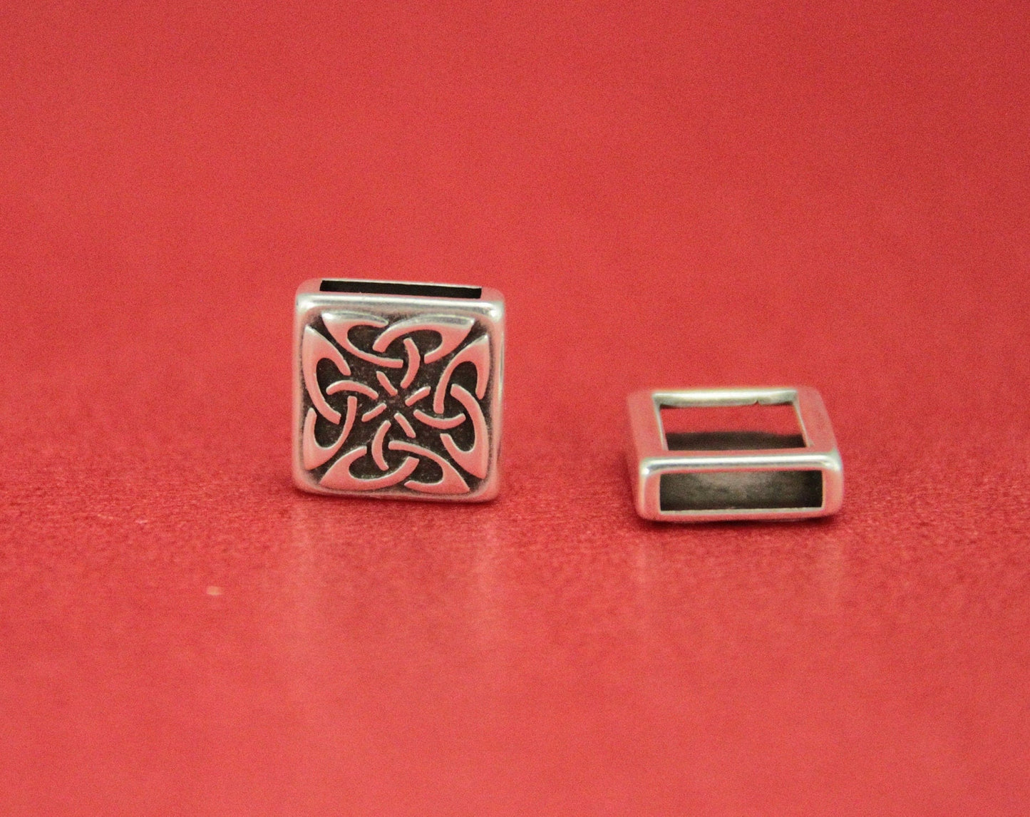 FS0456>> MADE IN EUROPE 2 zamak flat cord sliders, 10mm cord celtic knot sliders, qty2