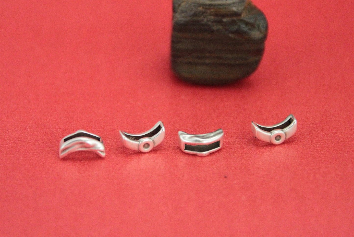 FS0460>>MADE IN EUROPE 4 curved crimp able hammered sliders, 10mm flat cord sliders, crimp sliders Qty4