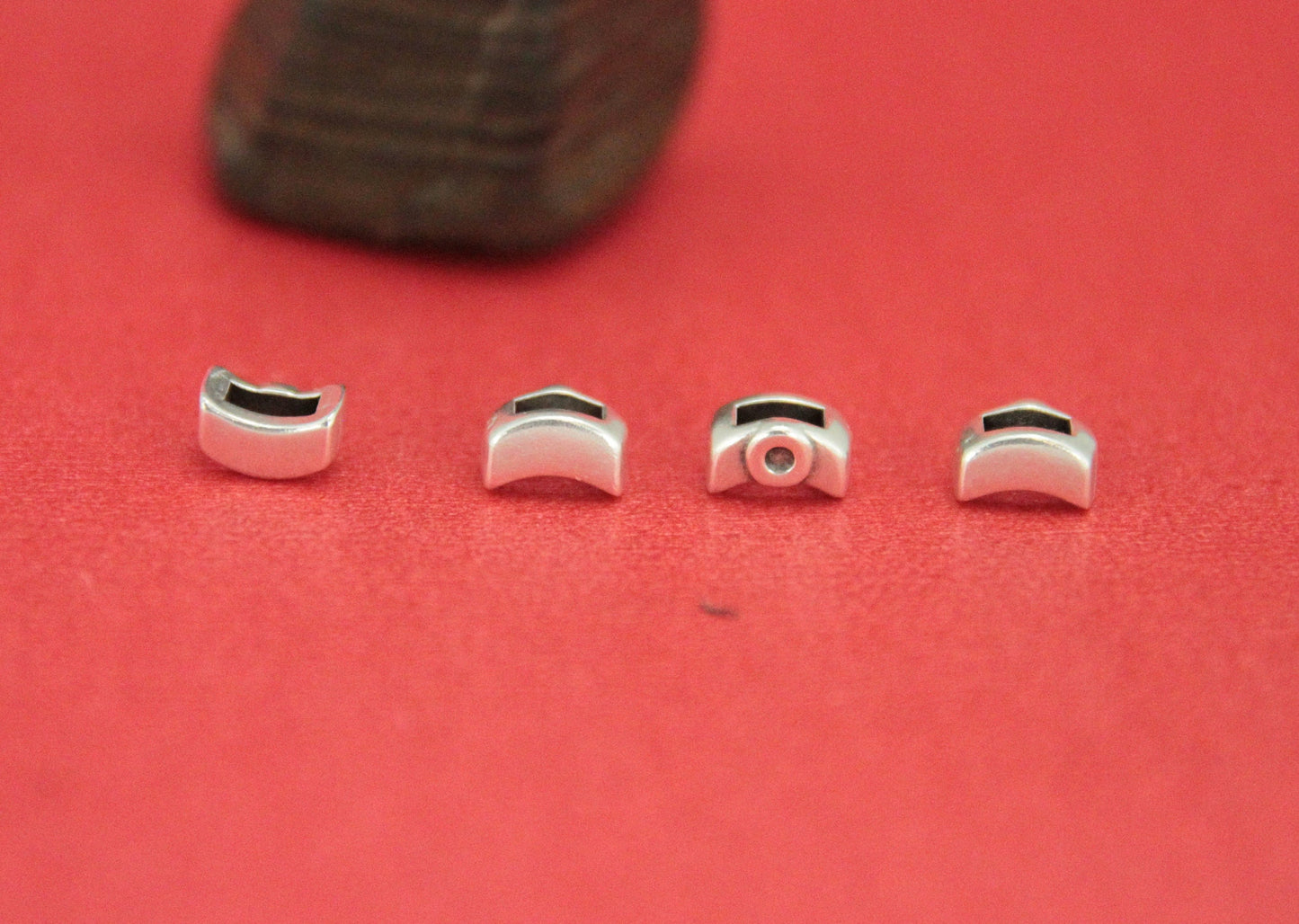 FS0467>>MADE in EUROPE 4 curved crimpable sliders for 5mm cord, flat cord sliders, qty4