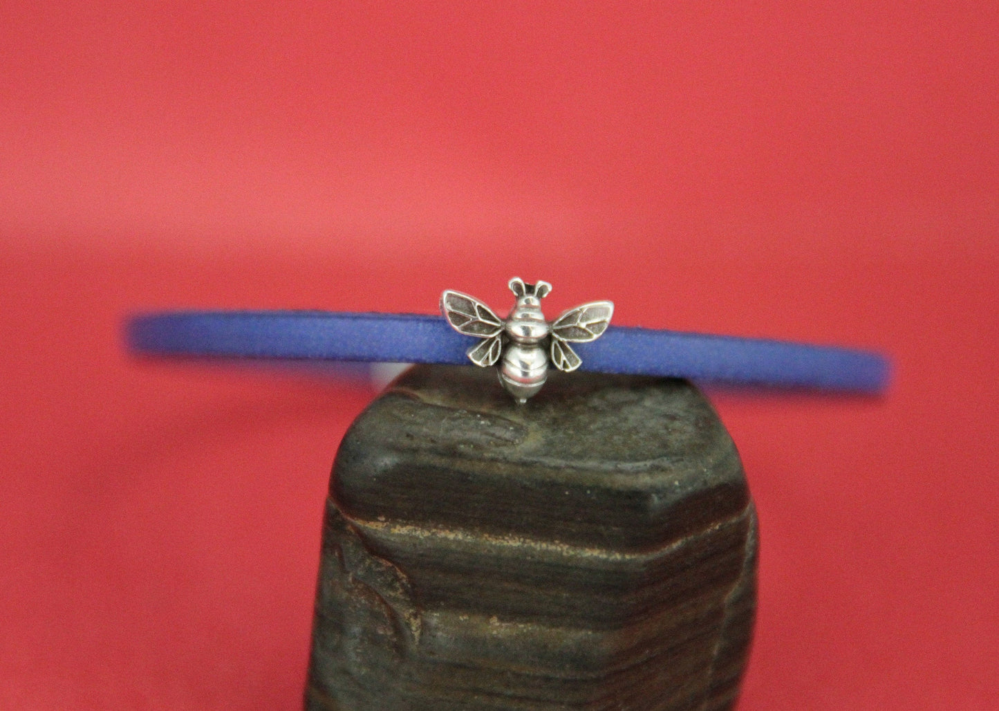 FS0476>>MADE IN EUROPE 4 zamak tiny bee sliders 3mm flat cord, 3mm flat cord slider, honey bee slider for 3mm flat cord, Qty4