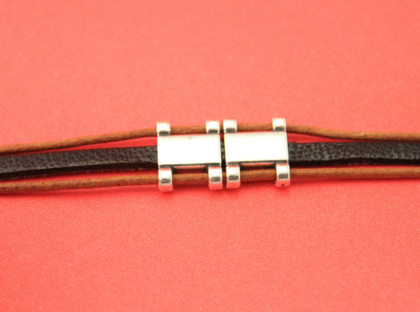 C0151>> MADE in EUROPE 2 flat and round cord connector-sliders (ablz234)